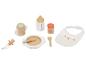 Jouets en bois pour bébé avec biberon, assiette, couverts et bavoir.