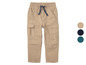Pantalon cargo beige avec cordons noirs.