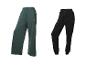 Deux pantalons de survêtement Jette Sport: un vert large et un noir fuselé.