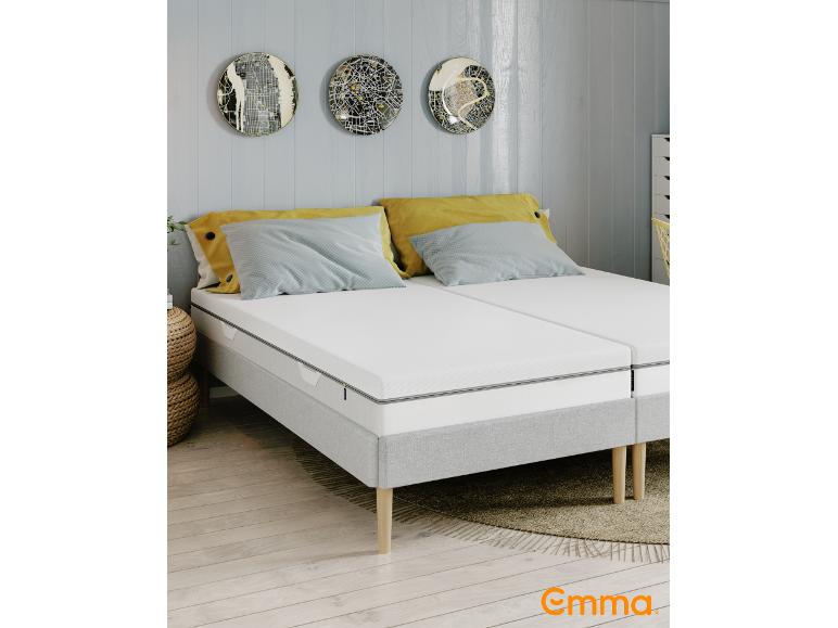 Matelas Emma et sommier double, style minimaliste.