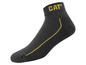 Une paire de chaussettes grises CAT avec des accents jaunes.