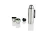 Une thermos et deux tasses pour le thé ou le café.