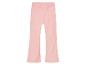 Un pantalon rose à pattes d'éléphant.
