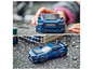 Deux voitures Ford Mustang LEGO bleues.