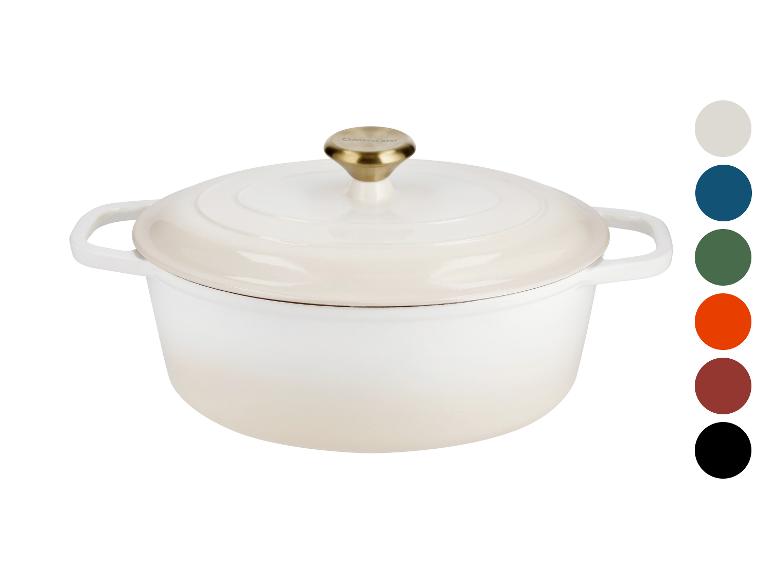 Cocotte en fonte couleur crème avec un bouton doré, présentée avec des échantillons de couleurs.