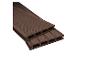 Lames de terrasse composites marron avec une surface rainurée et une lisse.