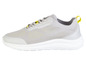 Des baskets grises avec des accents jaunes de la marque Voilax.
