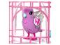 Un oiseau en peluche violet dans une cage rose avec des paillettes.