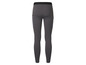 Leggings de sport gris foncé avec des poches.
