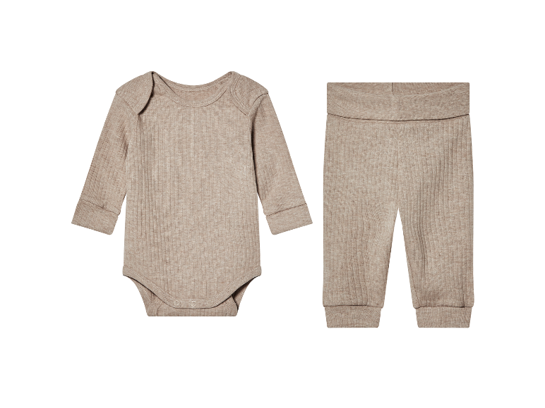 Tenue bébé beige : body et pantalon en coton côtelé.