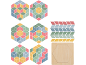 Jeu de puzzle hexagonal en bois avec des blocs colorés en forme de cube.