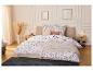 Parure de lit en satin de microfibre LIVARNO® avec motif floral sur un lit.