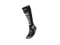 Chaussette de ski noire et grise avec des rayures blanches et du texte en haut.