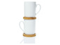 Deux tasses blanches avec des dessous de tasse en bambou.