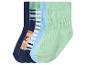Cinq paires de chaussettes pour enfants en bleu, vert et blanc, certaines rayées.