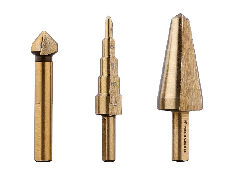 Trois forets coniques dorés, dont un foret étagé et un foret à centrer.