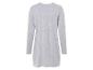 Un t-shirt gris à manches longues.