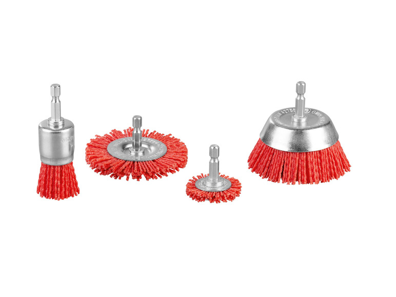Quatre brosses métalliques rouges de différentes formes et tailles à utiliser avec un tournevis.