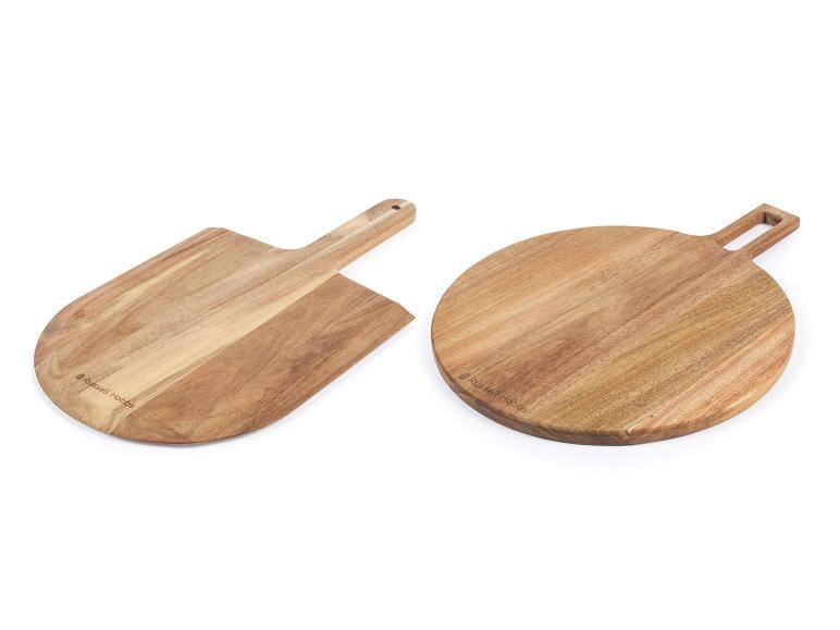 Pelle à pizza et planche ronde en bois Russell Hobbs.