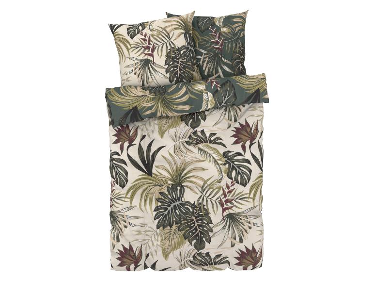 Une parure de lit à motif tropical, incluant deux taies d'oreiller.