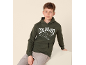 Garçon en sweat à capuche vert avec imprimé « COLORADO » et motif skieur, jean gris