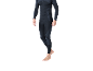 Homme portant un haut thermique noir à manches longues et un legging thermique assorti