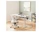 Bureau d'angle réglable en hauteur avec chaise de bureau, ordinateur portable et étagère.