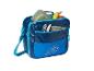 Sac isotherme bleu avec fruits et couverts.