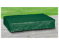 Housse de protection verte pour meubles de jardin sur une terrasse en bois.
