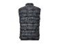 Une veste sans manches noire à motif camouflage.