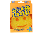 Éponge de nettoyage jaune avec un visage souriant dans un emballage orange, avec du texte indiquant qu'elle résiste aux odeurs.