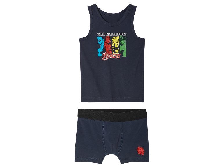 Un débardeur et un boxer bleu marine avec un motif Avengers.