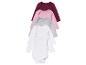 Un body bébé à manches longues en blanc, gris, rose et rouge foncé.