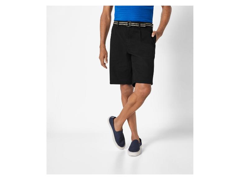 Shorts et chaussures pour homme : look décontracté.