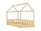 Un lit en bois pour enfant avec un toit en forme de maison.
