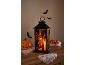 Lanterne d'Halloween avec texte 'Happy Halloween', citrouilles et chauves-souris décoratives.