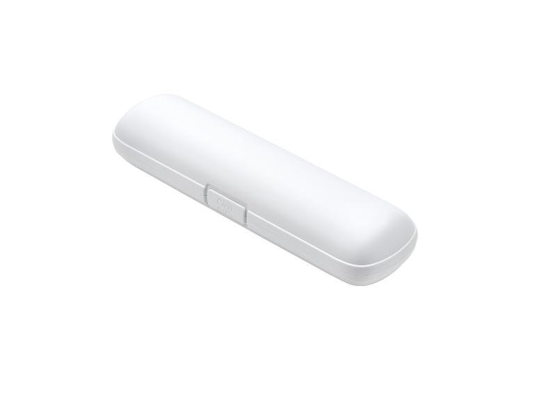 Étui de voyage blanc pour brosse à dents avec un logo Cien Beauty.