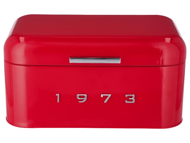 Boîte à pain rouge en métal avec l'inscription '1973'.