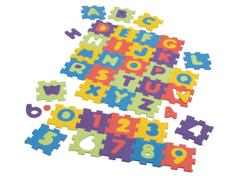 Tapis en mousse colorés avec lettres de l'alphabet et chiffres.
