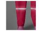 Pantalon de pluie rouge avec des bandes réfléchissantes.