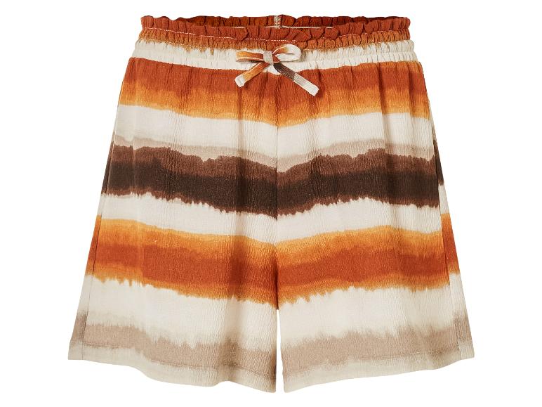 Short avec imprimé rayé en orange, marron et beige.