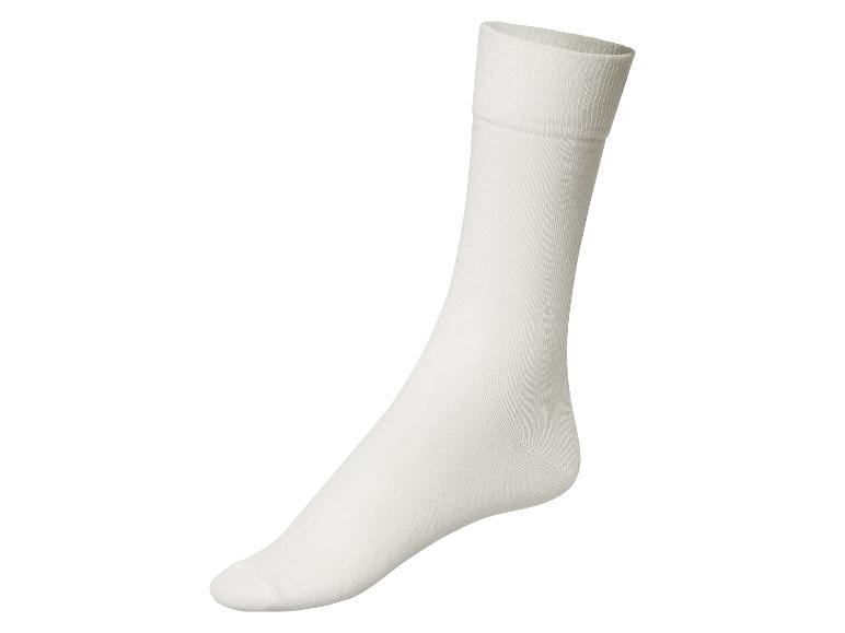 Une chaussette blanche avec un large bord.