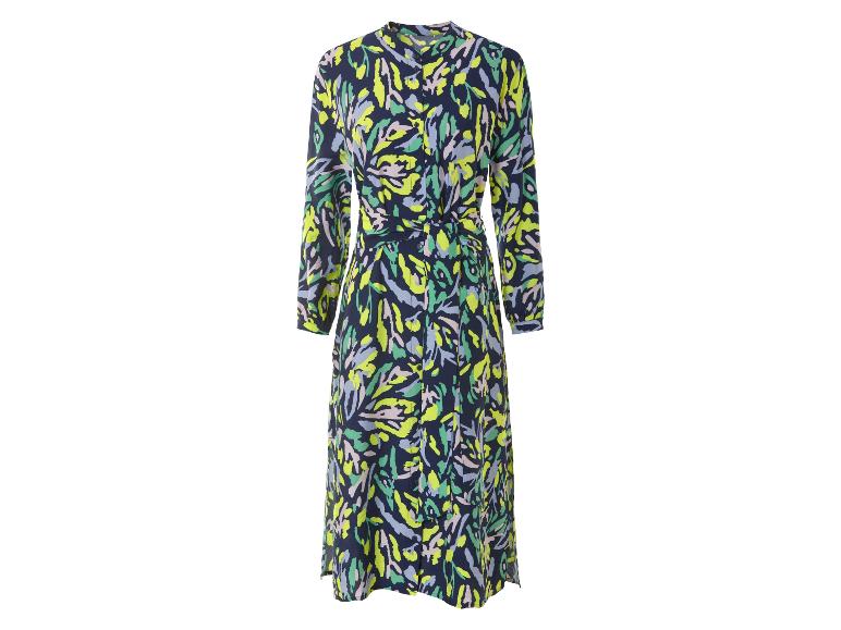 Une longue robe bleue avec un motif floral abstrait.