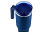 Mug thermique bleu avec anse et couvercle transparent, vu de dessus.