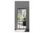 Une porte moustiquaire magnétique noire pour une porte de terrasse.