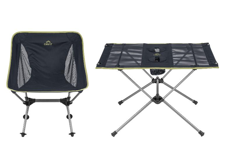 Chaise et table de camping pliables noires avec des accents verts.