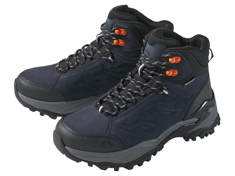 Une paire de chaussures de randonnée noires avec des lacets orange et noirs.