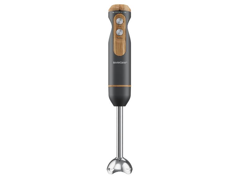 Mixeur plongeant SilverCrest avec détails en bois.