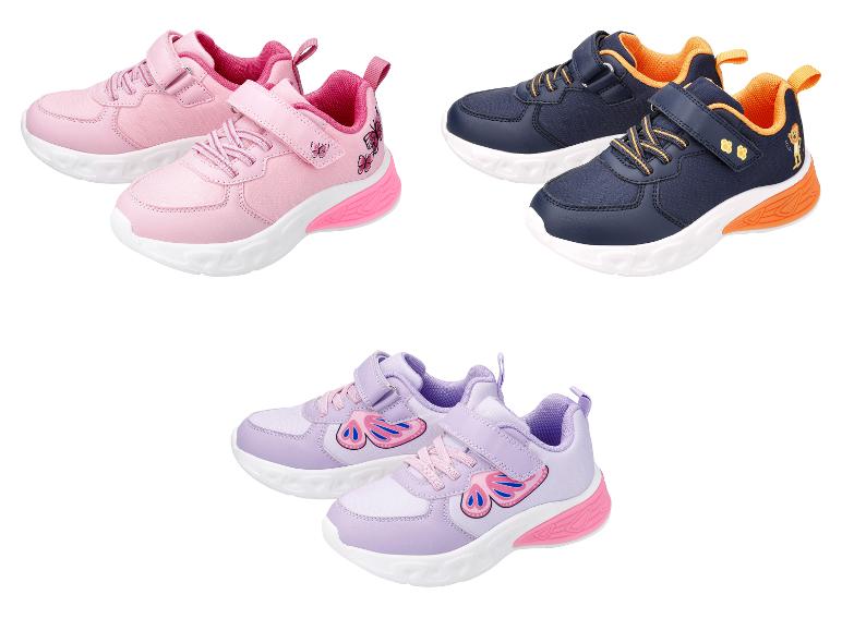 Chaussures pour enfants roses, bleu marine et violettes avec velcro et lacets.