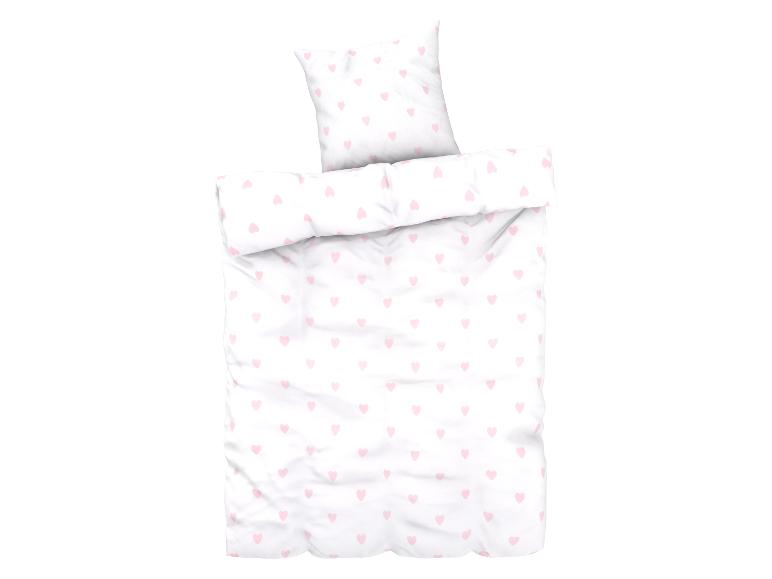 Une housse de couette blanche avec des cœurs roses, y compris une taie d'oreiller.